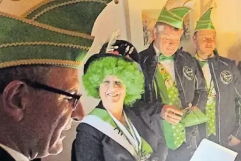 Matthias Renner von den „Grünen Socken“ verliest in Westheim die Narrengesetze.