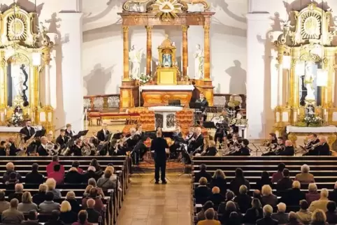Gute Akustik: die Blaskapelle bei ihrem Auftritt in der Kirche.