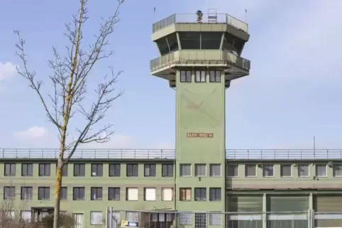 Nicht nur eine Zwischenstation? Der Rettungshubschrauber könnte eventuell auch längerfristig im Gewerbepark Sembach – hier der f