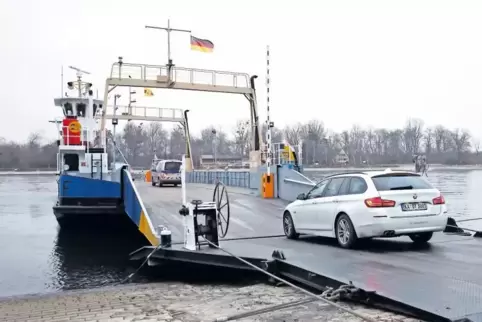 Alternative mit Ausnahmen: Während des Winterfahrplans macht die Rheinfähre Leimersheim zwischen 10 und 15 Uhr beziehungsweise 1
