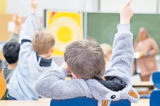 Geht es im nächsten Schuljahr aufs Gymnasium, die Realschule plus oder die Integrierte Gesamtschule? Vor dieser Entscheidung ste