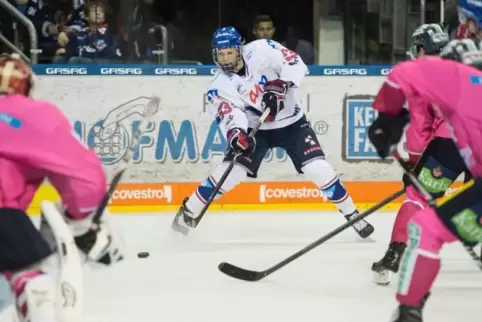 Moritz Seider auf eigenem Eis am Puck. Foto: KUNZ 