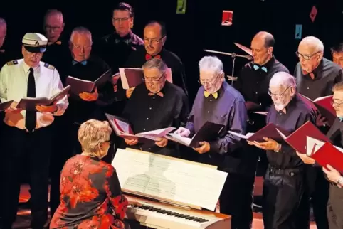 Auf hohe See begab sich der Männerchor mit seinen Liedern.