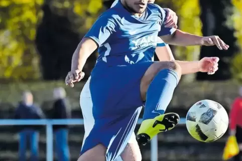 So dynamisch wie hier Pascal Renner im Spiel gegen die TSG Deidesheim will der VfR Frankenthal auch am Sonntag in Knittelsheim a