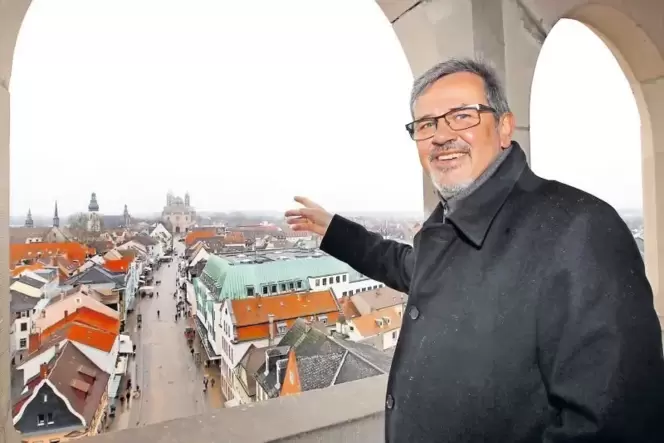 Sieht seine Stadt gut aufgestellt: Oberbürgermeister Hansjörg Eger auf dem Domturm.