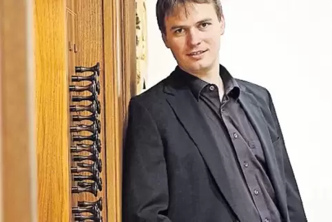 Der frühere Landauer Bezirkskantor Stefan Viegelahn steuert Orgelwerke von Weckmann, Reda und Schlick zum Konzert bei.