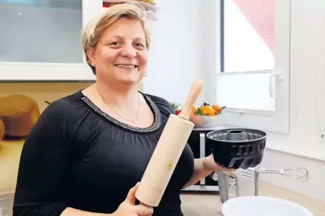 Rühren, ausrollen, kneten – Eszter Becker backt gerne. Zum Beispiel Torten mit Fondant, aber auch einfache Rührkuchen.