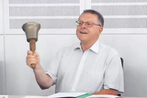 Der Kampf um seine Nachfolge ist eingeläutet: Otto Reiland, der noch amtierende Bürgermeister der Verbandsgemeinde Rheinauen. Da