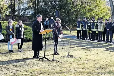 Mit einem Kollegen aus England hat Pfarrer Martin Henninger Dokumente der Großväter zusammengetragen, die sich im Ersten Weltkri