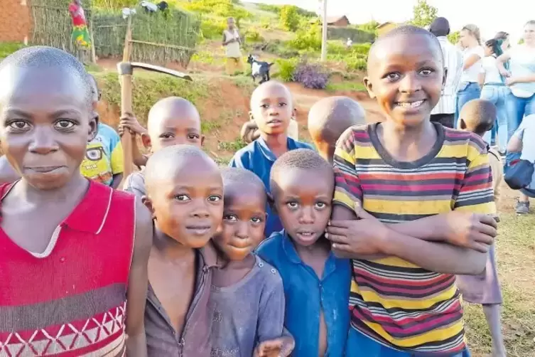 Und immer wieder strahlendes Lächeln: Die Offenheit und die gute Laune der Ruander haben die Ludwigshafener Schülerinnen sehr be