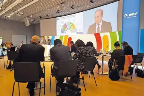 Mehr als 50 Journalisten von renommierten Zeitungen und Fachblättern verfolgten die etwa zweistündige Pressekonferenz.