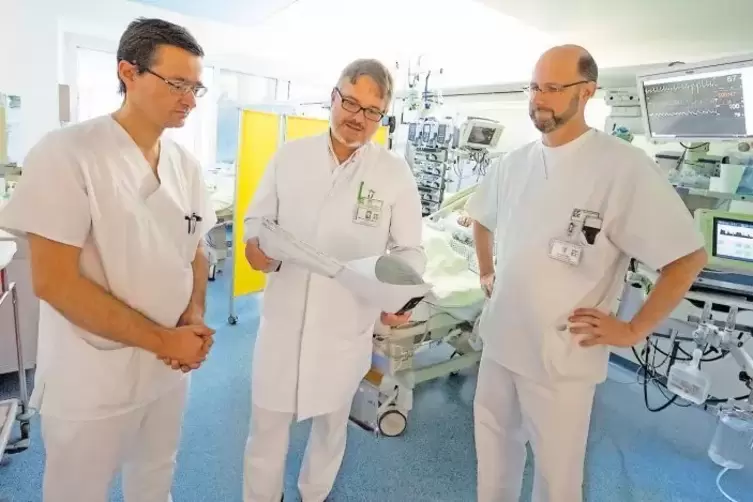 Beschäftigen sich im Westpfalz-Klinikum mit dem Thema Transplantation: Leitender Oberarzt Robert Fink, Chefarzt Christian Mönch 