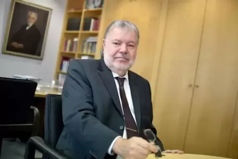 Kurt Beck wird neuer Kuratoriumsvorsitzender der Europäischen Stiftung Kaiserdom. Archivfoto: dpa 