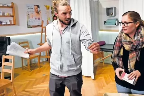Rollenwechsel: Beim Eppstääner Theater ist Benjamin Sorg Regisseur. In der Sat1-Reihe „Im Namen der Gerechtigkeit“ stand der Med