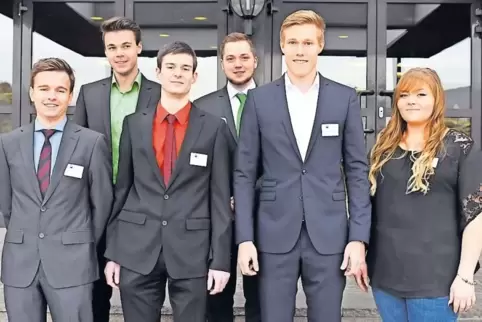 Von der IHK ausgezeichnet (von links): Patrick Schön, Simon Franz Bendl, Nico Schmidt, Robin Rother, Andreas Happersberger und M