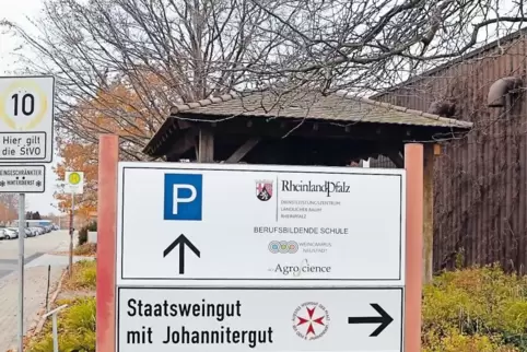 Auf dem Neustadter DLR-Gelände sind neben dem Campus und dem Staatsweingut auch die Berufsschule für Wein- und Gartenbau sowie d