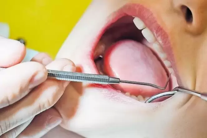 Manche der jungen Patienten entwickeln eine Zahnarztphobie: Kreidezähne reagieren empfindlich auf jegliche mechanische Reize. Manche der jungen Patienten entwickeln eine Zahnarztphobie: Kreidezähne reagieren empfindlich auf jegliche mechanische Reize.