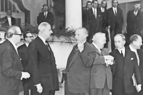 Am 26. November 1958 trifft General Charles de Gaulle Bundeskanzler Konrad Adenauer in Bad Kreuznach – einer Stadt in Rheinland-