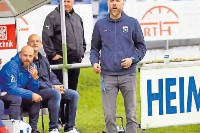 Mit Leidenschaft dabei: Ralf Schmitt, Trainer des Fußball-Oberligisten TuS Mechtersheim.