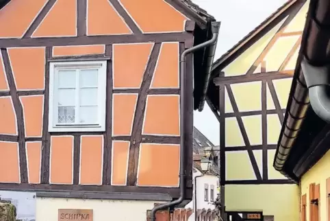 Annweiler ist bekannt für seine historische Altstadt und Burg Trifels.