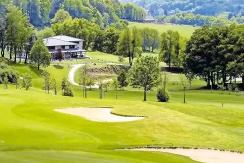 In Waldfischbach kann auch künftig Golf gespielt werden.