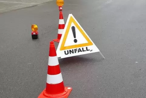 Glück im Umglück hatten zwei Autofahrer bei einem Unfall auf der B9 zwischen Jockgrim und Wörth. SymbolFoto: Keiner 