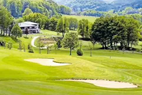 In Waldfischbach kann auch in Zukunft Golf gespielt werden.
