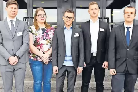 Von der IHK geehrt (von links): Richard Liewke, Veronika Felicitas Peckert, Marcel Meininger, Marvin Müller und Nico Handermann.