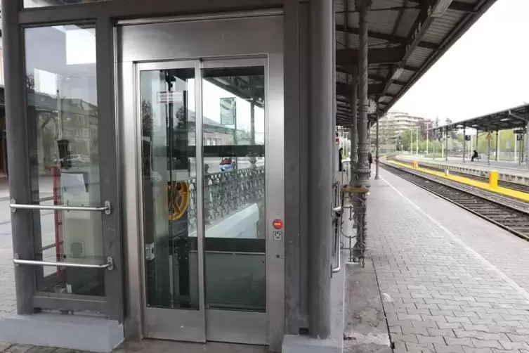 23-11-2018_Gru_bhf_aufzug.jpg