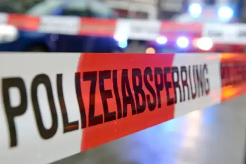 Symbolbild_Polizeiabsperrung_Absperrband_DPA.jpg