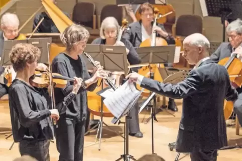 Beim Herbstkonzert des Musikvereins Kusel und des Orchestervereins Idar-Oberstein überzeugten die Solistinnen Diana Dobers (Viol