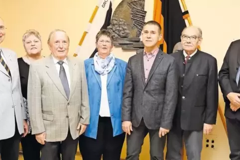 Sie sind die Stützen der Kolpingfamilie Grünstadt (von links): Der Vorsitzende Wolfgang Lenhart ist seit 50 Jahren Mitglied, ebe