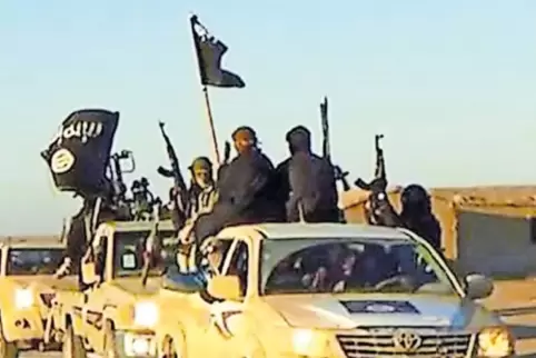 Er soll der mittleren Führungsebene der IS-Terrormiliz angehören: Ermittler gehen davon aus, dass „Mujahid“ aus dem syrisch-irak
