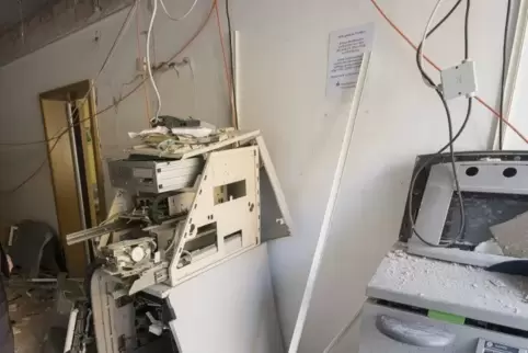 In Kaiserslautern-Mölschbach sprengten die Täter mit Gas den Geldautomat der Stadtsparkasse. Archivfoto: View 