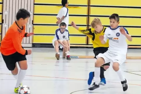 Stadt gegen Land: Das Purrmann-Gymnasium (gelb) spielt gegen die Realschule plus Dudenhofen.