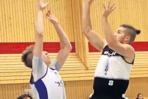 Der Haßlocher Veit Gutermann (rechts) erzielte neun Punkte gegen die Skyflyers Ludwigshafen.