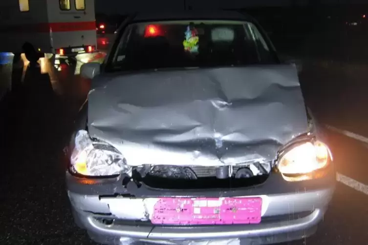 Die Fahrerin des Opels wurde leicht verletzt. Foto: Polizei