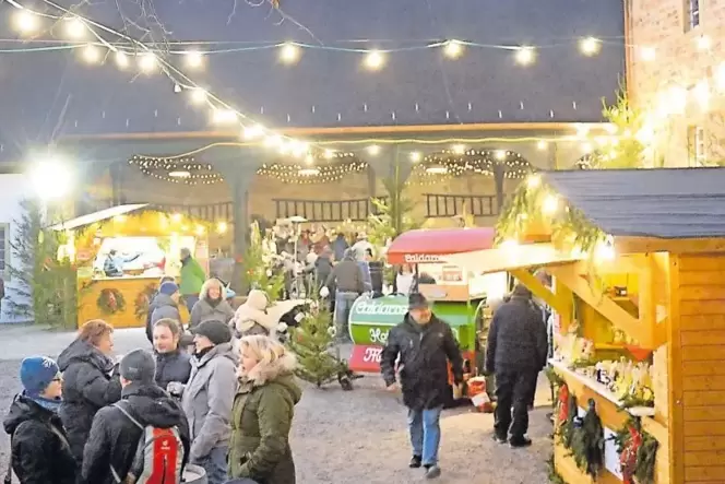 Weihnachtsmarkt der Nächstenliebe: Schon 2016 wurde er im Mußbacher Herrenhof veranstaltet. Weihnachtsmarkt der Nächstenliebe: Schon 2016 wurde er im Mußbacher Herrenhof veranstaltet.
