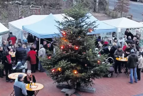 Am Samstag vor dem ersten Advent wird in Rimschweiler (unsere Aufnahme stammt aus dem Jahr 2016) traditionell Weihnachtsmarkt ge