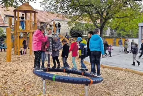 Vor zwei Jahren wurde der neu gestaltete Hof der Studernheimer Grundschule eingeweiht.