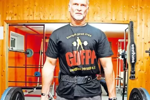 Im wahrsten Sinne des Wortes ein starker Typ: Thomas Bold, hier beim Training in seinem eigenen Kraftraum zu Hause in Hermersber