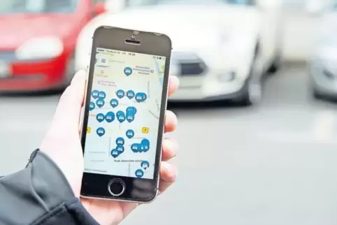 Mal schnell mit dem Handy ein Auto buchen: In Großstädten wie Berlin ist das seit Jahren möglich. Auf dem Land ist das Prinzip d