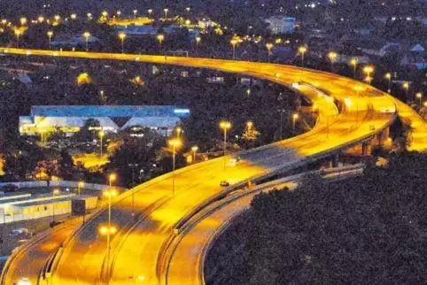 Der Abriss der Hochstraße Nord soll Ende 2021 eingeleitet werden. Bauzeit: mindestens acht Jahre. Damit der Verkehr in dieser Ph