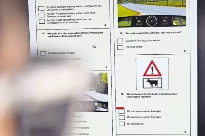 Der Bogen zur Führerscheinprüfung wird seit 2010 in Deutschland überall am PC ausgefüllt.