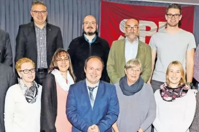 Der neue SPD-Kreisvorstand (hinten v.li.): Ingo Lamb, Michael Cullmann, Sören Damnitz, Joseph Blaum, Jan Krebs, Sascha Nickel; (
