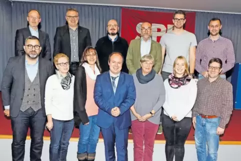Der neue SPD-Kreisvorstand (hinten v.li.): Ingo Lamb, Michael Cullmann, Sören Damnitz, Joseph Blaum, Jan Krebs, Sascha Nickel; (