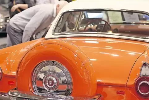 Da schlagen die Herzen von Fans amerikanischer Oldtimer höher: ein sehr gut erhaltener Ford Thunderbird.