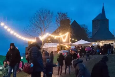 Weihnachtliches Ambiente auf der Burg Lichtenberg bei Thallichtenberg.  Foto: Hoffmann