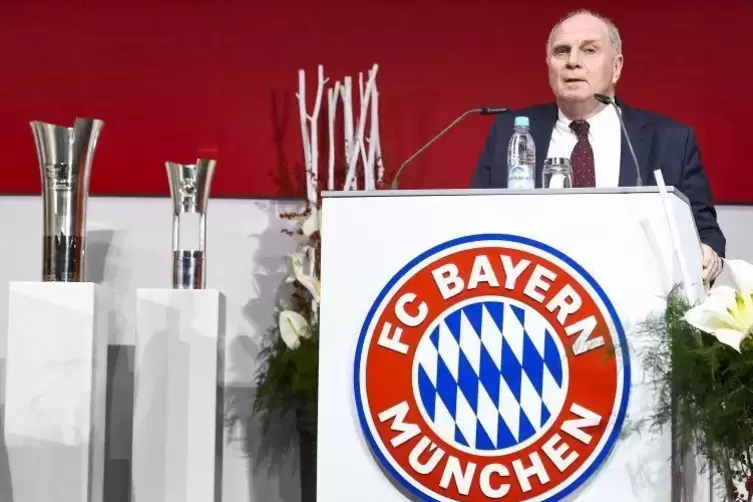 Uli Hoeneß – hier bei der Jahreshauptversammlung der Bayern am Freitagabend. Foto: dpa