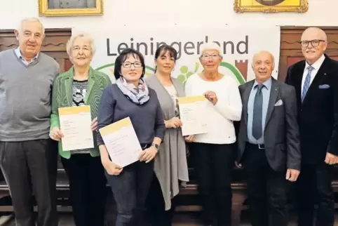 Übergabe der DTV-Sterne an Betreiber von Ferienwohnungen in Grünstadt und der Verbandsgemeinde Leiningerland im Alten Rathaus Gr